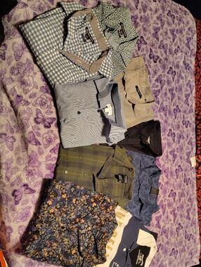 Michael Kors Men's Blue and White Patterned Button-Down Shirts